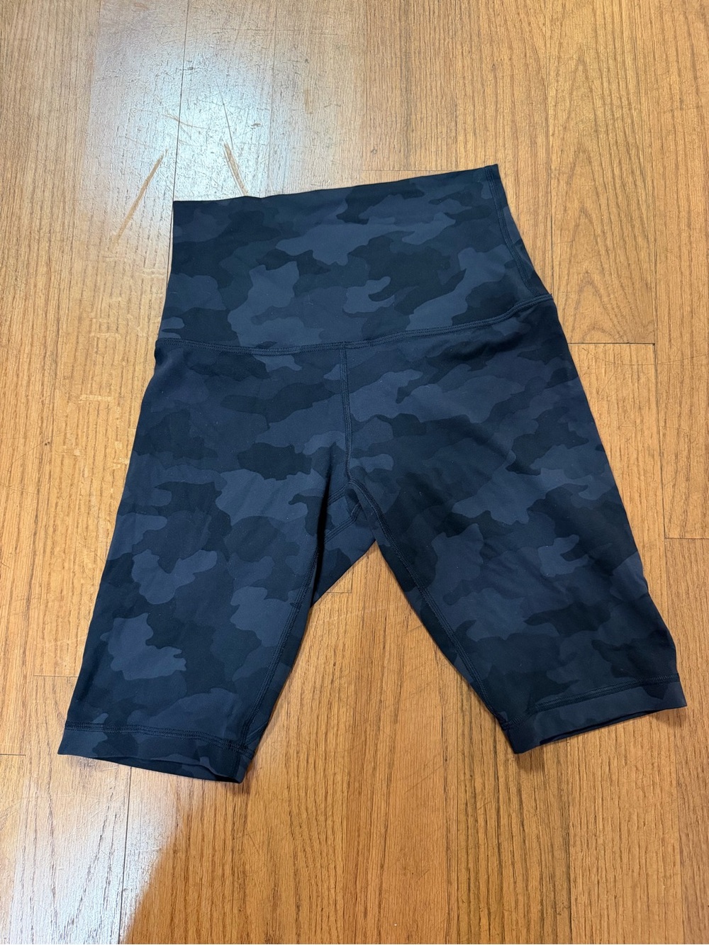LULULEMON ALIGN SUPER-HIGH-RISE SHORT 10" Size 6, Heritage 365 Camo Deep Coal Mu